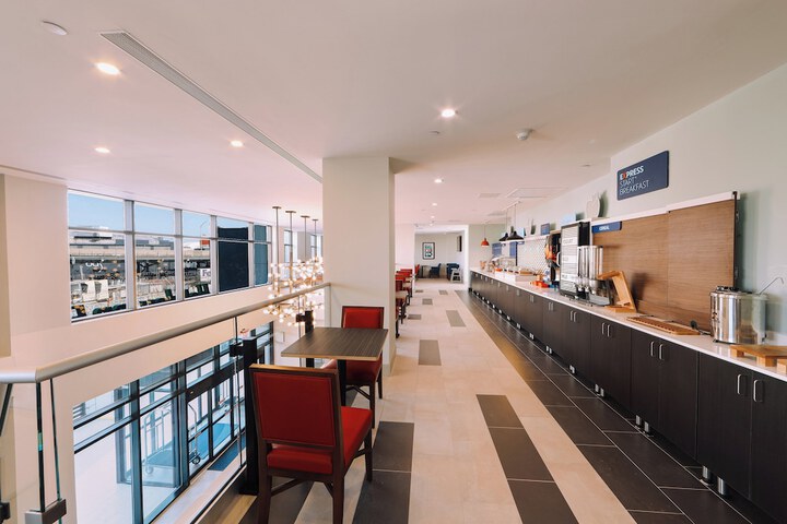 Breakfast/Coffee Service 31 of 34