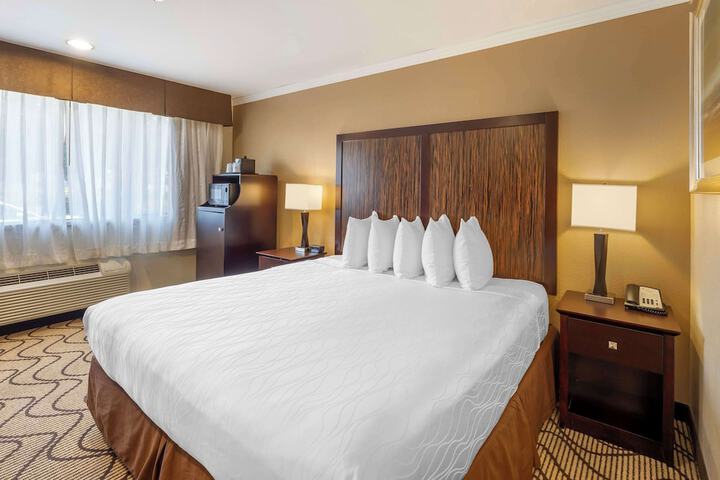 Room 30 of 79