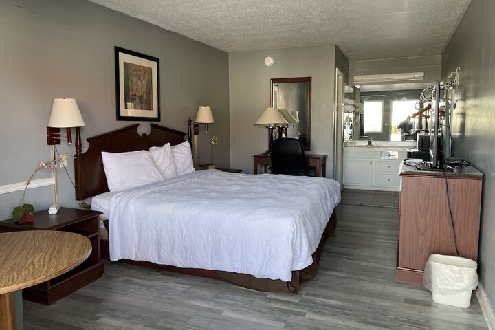 COVERED BRIDGE INN & SUITES