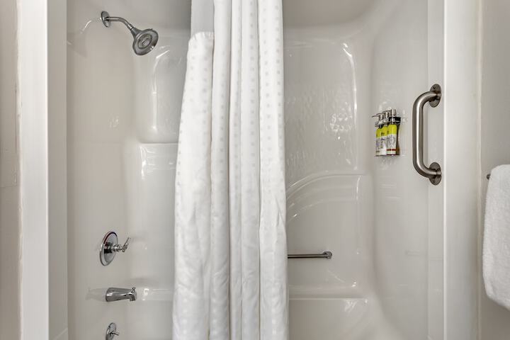 Room 32 of 48