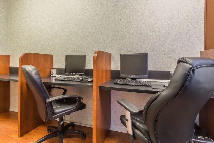 Business Center 56 of 58