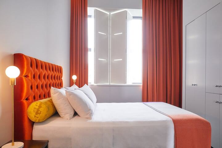 Room 42 of 60