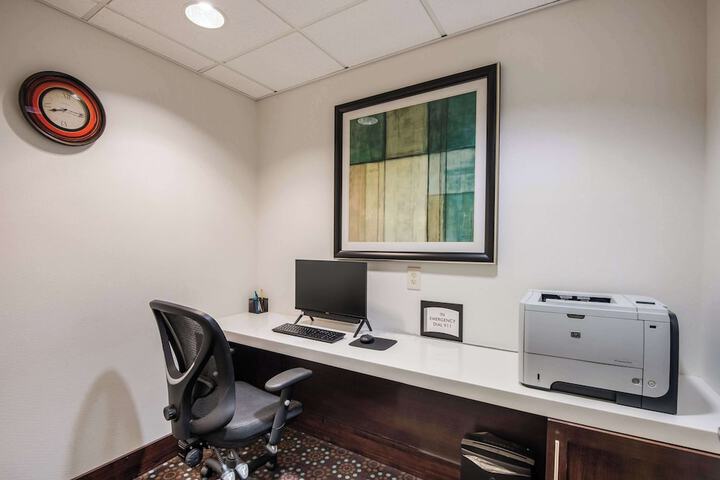 Quality Inn & Suites Quincy - Downtown