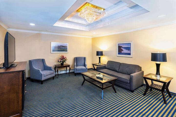 Quality Inn & Suites Garden of the Gulf