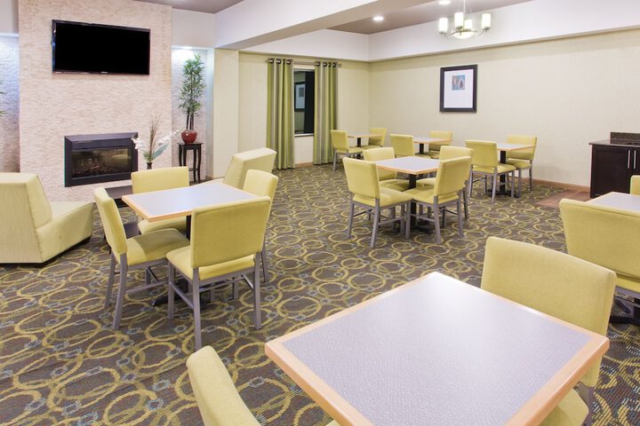 Holiday Inn Express Hotel & Suites Alvarado by IHG