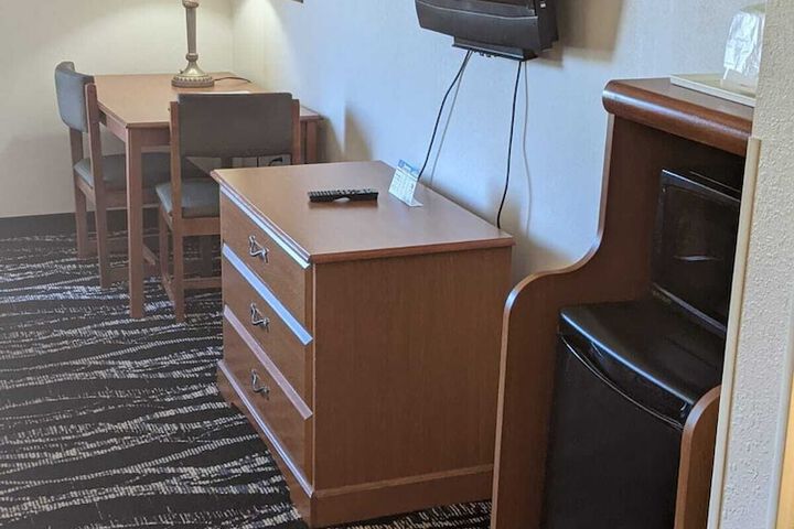 Heritage Inn & Suites