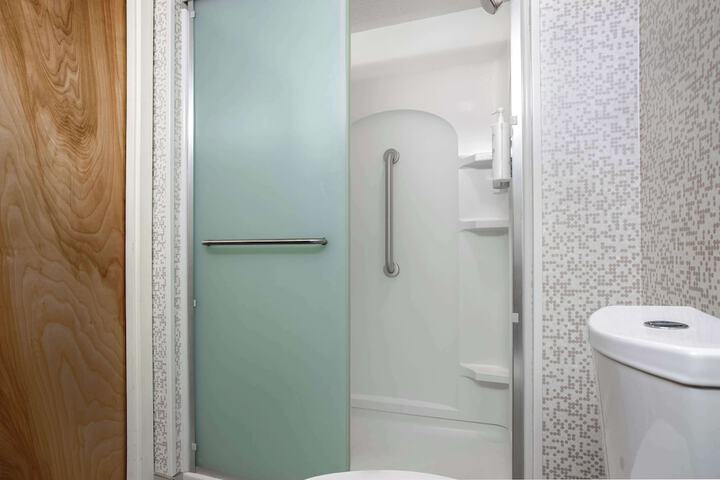 Room 32 of 49