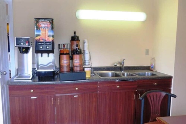 Breakfast/Coffee Service 35 of 37