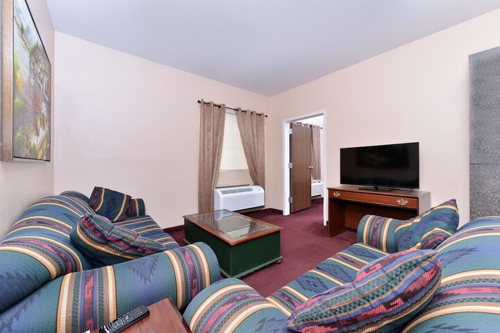 Room 12 of 33