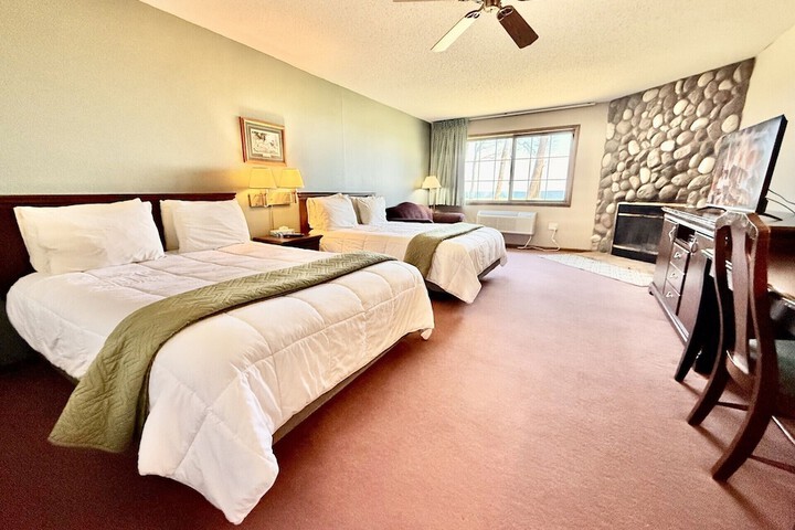 Horseshoe Bay Lodge
