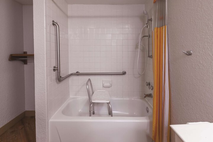 Room 22 of 27