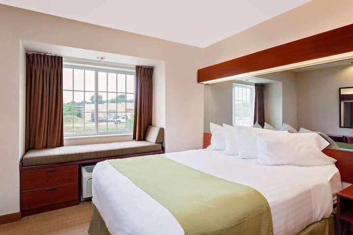 Room 3 of 16