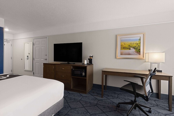 Room 34 of 47