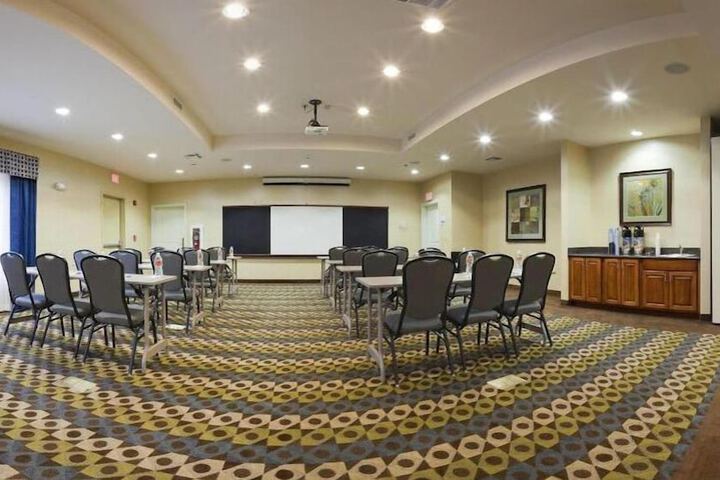 Holiday Inn Express Inn & Suites Searcy by IHG