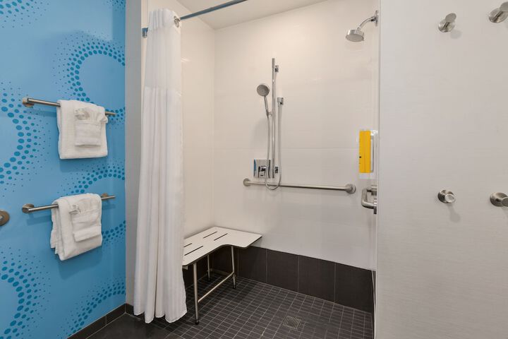 Room 12 of 18