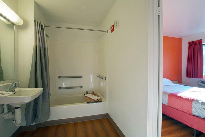 Room 28 of 43