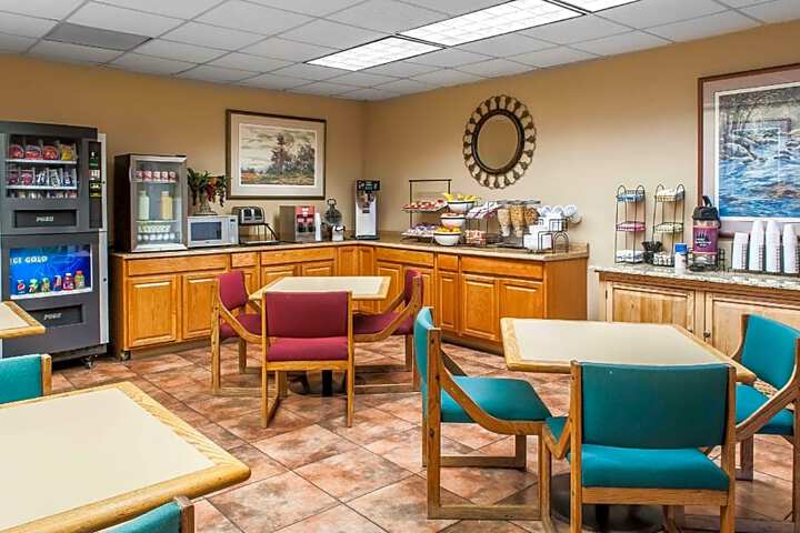 Rodeway Inn East