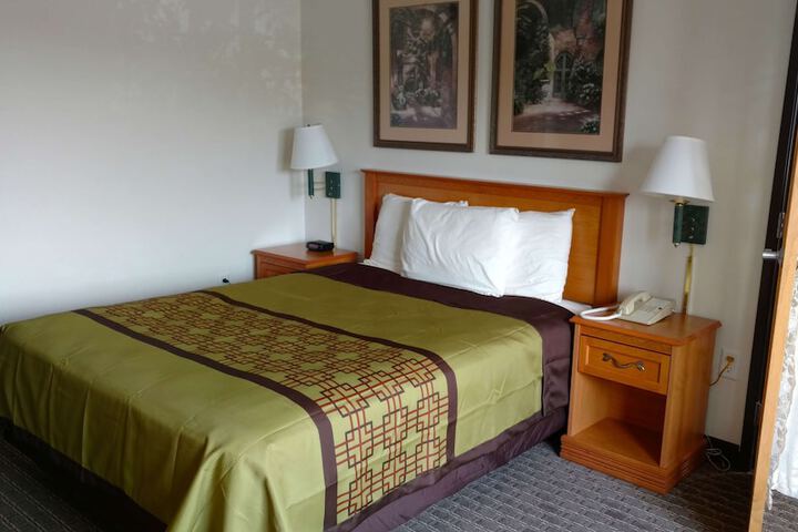 Room 11 of 21