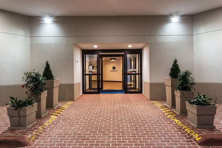 Hotel 5 of 37