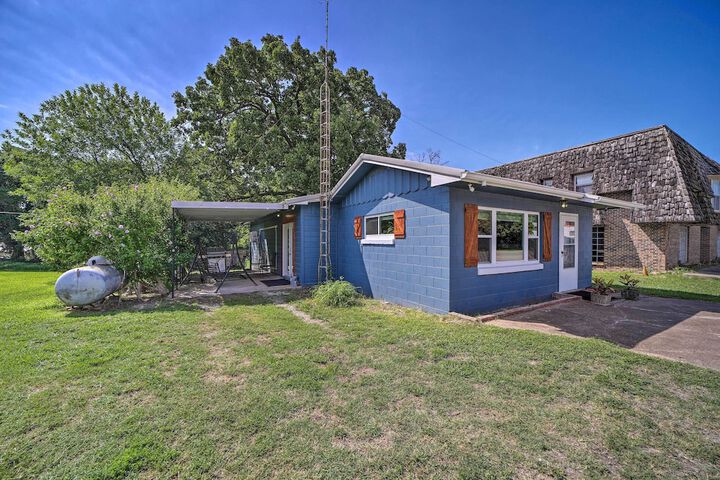 Walk to Lake: Historic Disney Home