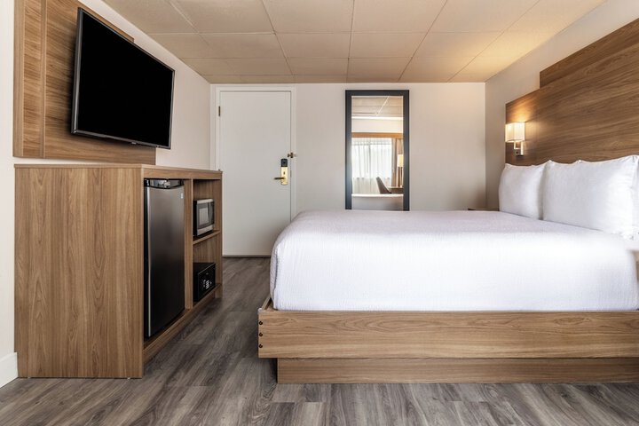 Room 105 of 157