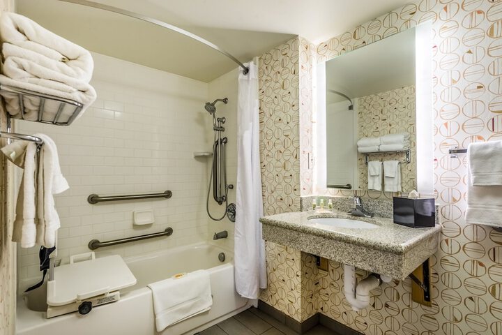 Room 14 of 30