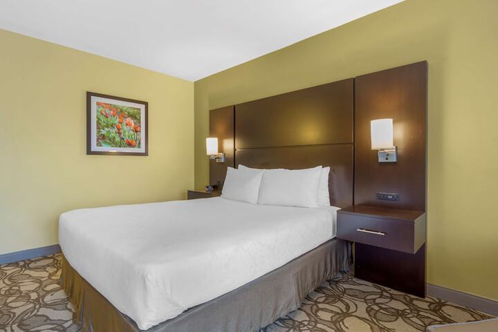 Room 27 of 40