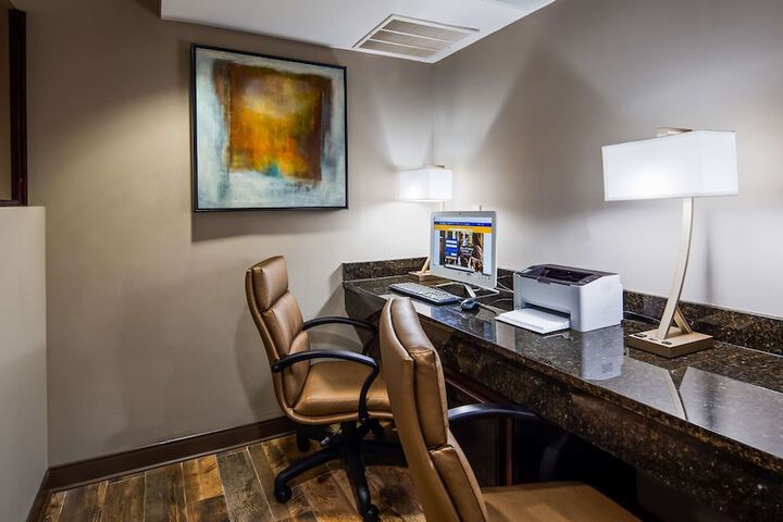 Business Center 21 of 21