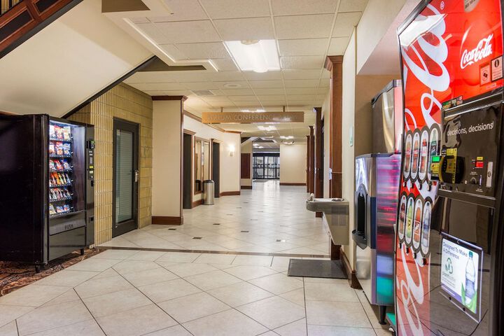 Clarion Hotel Convention Center