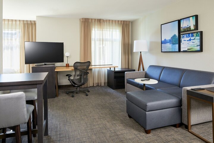 Room 11 of 32