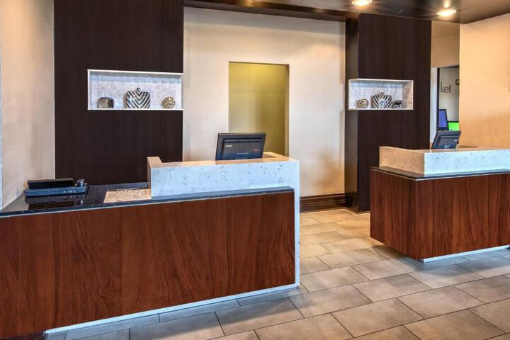 Courtyard by Marriott Kansas City Country Club Plaza