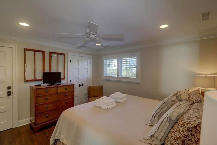 Room 10 of 30