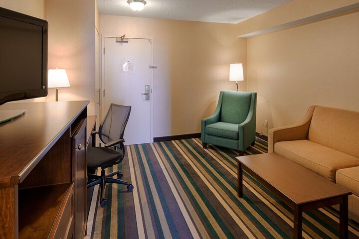 Best Western Plus Winnipeg Airport Hotel