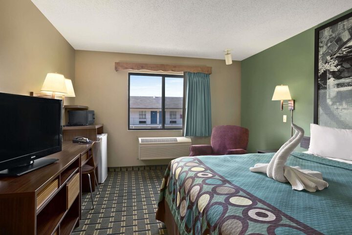 Super 8 by Wyndham Russellville