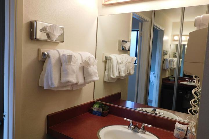 Pacific Gardens Inn