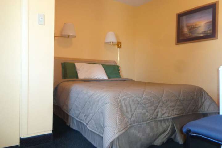 Room 16 of 40