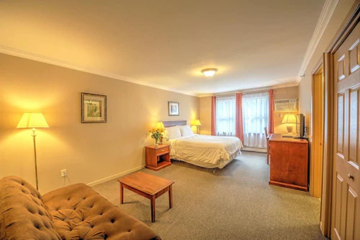 Room 42 of 61