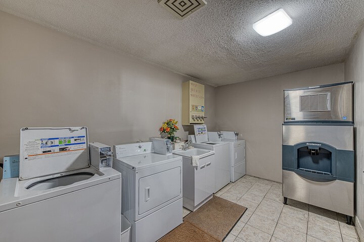 American Inn and Suites Dundee