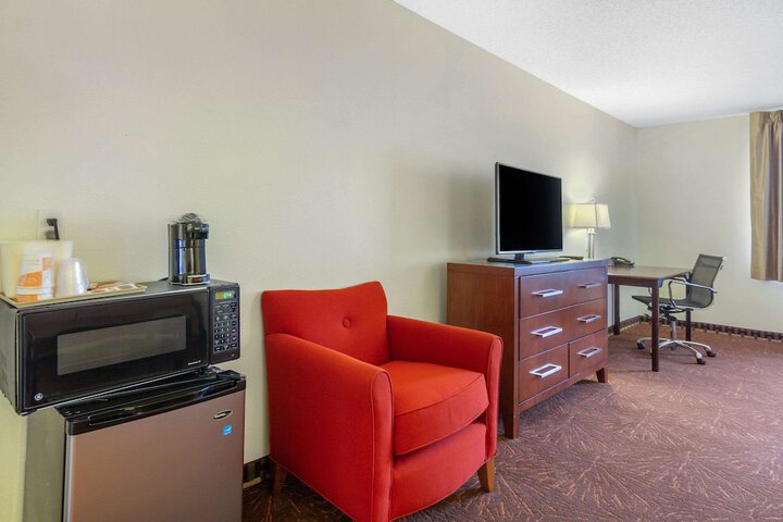 Room 8 of 33