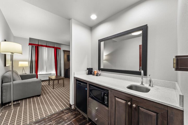 Quality Inn & Suites Pearsall