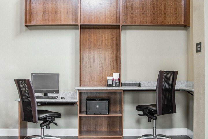 Business Center 27 of 27