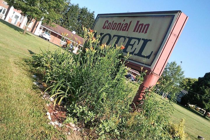 Colonial Inn Motel