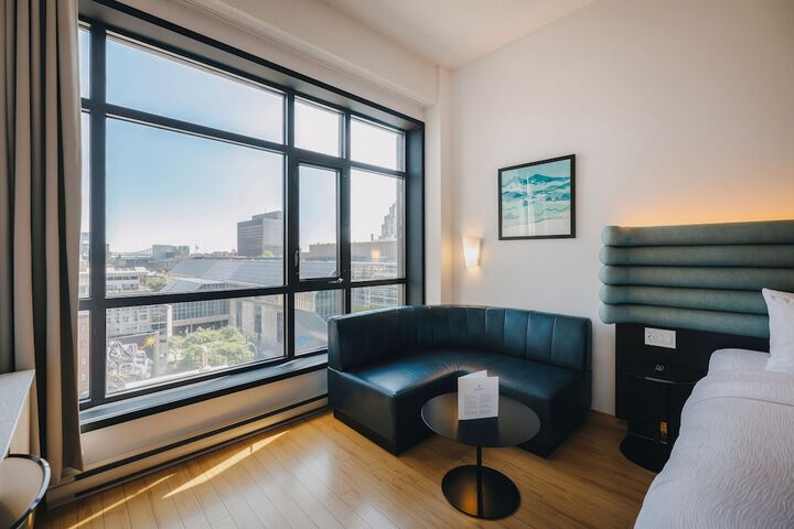 Hotel Le Dauphin Montreal Centre Ville