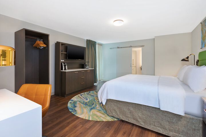 Room 33 of 50