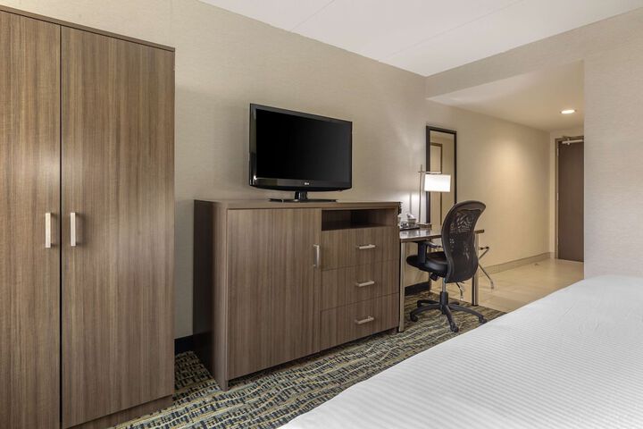 Room 28 of 39