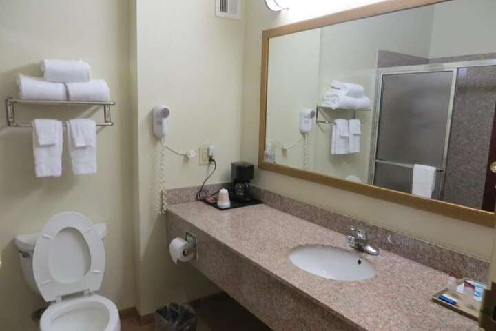 HomeTown Hotel Bryant