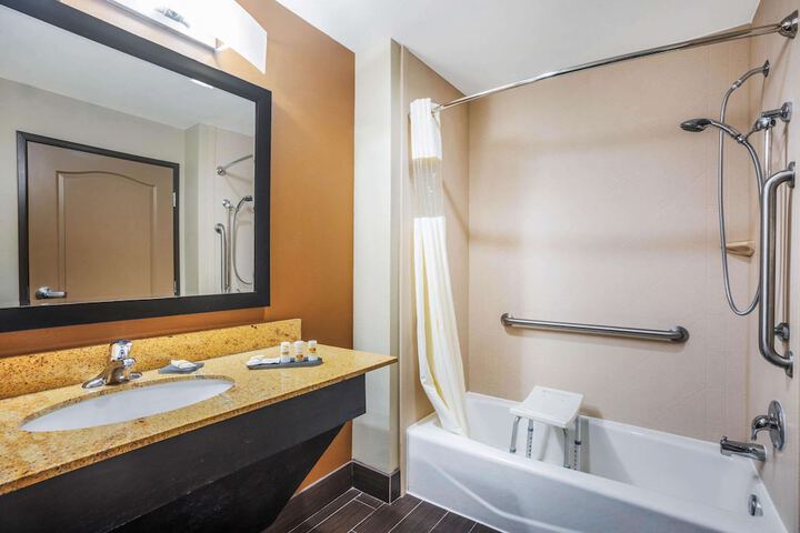 La Quinta Inn & Suites by Wyndham Beeville