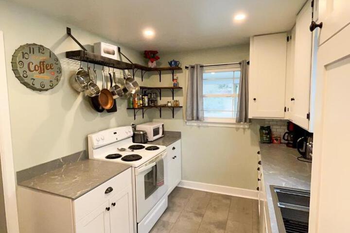 State Street Cottage Suite 2