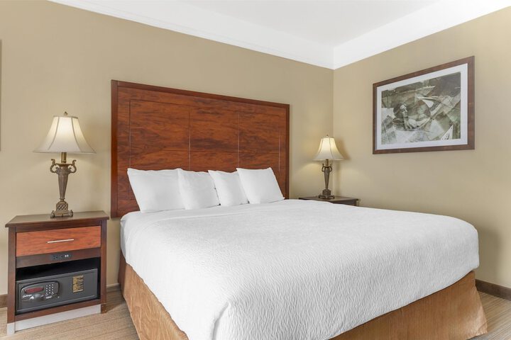 Best Western Plus Monica Royale Inn & Suites