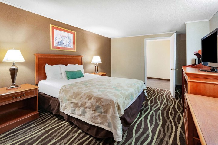 Room 33 of 35